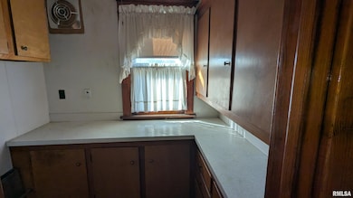 2013 16th St, Moline, IL 61265 - photo 3