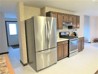 Newer appliances, gas stove.