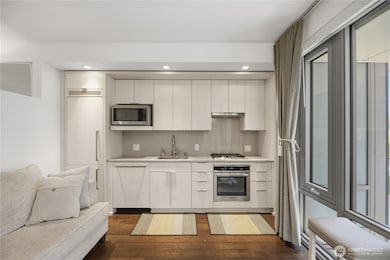 Gridiron unit 613, Seattle, WA 98104 - photo 6