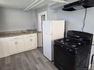 22 E Dover St unit B south, Waterbury, CT 06706 - photo 3