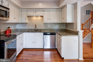 3703 Mazewood Ln, Fairfax, VA 22033 - photo 7