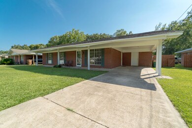 102 Lassere Cir, Long Beach