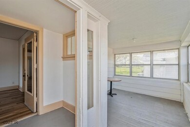 2305 SW 9th St, Des Moines, IA 50315 - photo 4