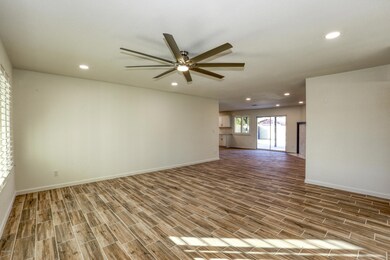 2070 E FREMONT DR