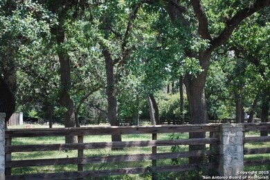 9584 Majestic Oak Cir, San Antonio, TX 78255 - photo 3