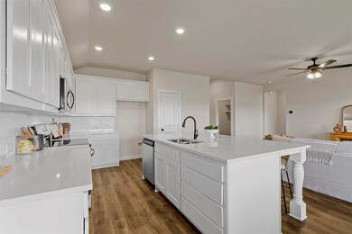 1406 Quail Creek Dr, Cleburne, TX 76033 - photo 6