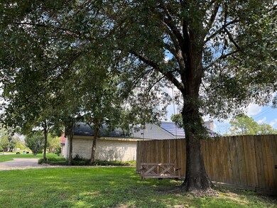 5934 Green Falls Dr, Houston, TX 77088 - photo 4
