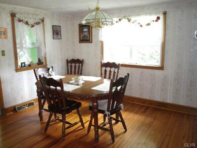 533 Oakwood St, Easton, PA 18045 - photo 3