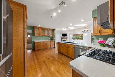 2114 Countryside Cir, Naperville, IL 60565 - photo 7