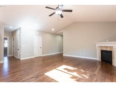 Living Room/Entrance