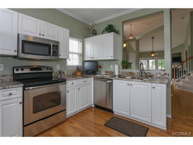 Beautiful kitchen with granite countertops, stainl