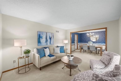 7335 Monrovia St, Shawnee, KS 66216 - photo 3