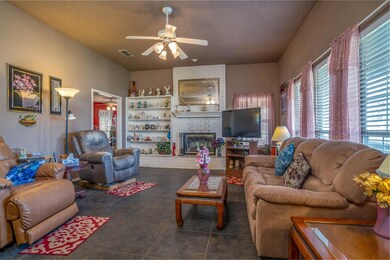 6870 Kirk Ln, Burleson, TX 76028 - photo 4