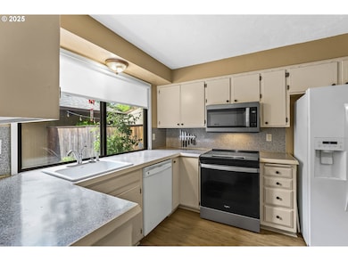 14523 NE Stanton Ct, Portland, OR 97230 - photo 4