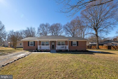 828 Sherwood Ln, Fredericksburg, VA 22407 - photo 4