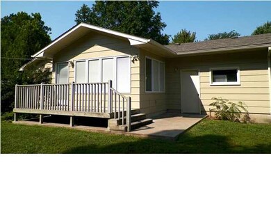Nice composite deck off of sunroom