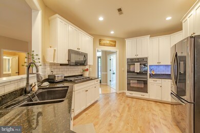 14855 King Charles Dr, Swan Point, MD 20645 - photo 4