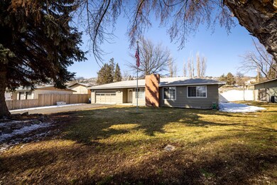 1156MapleDr.-40