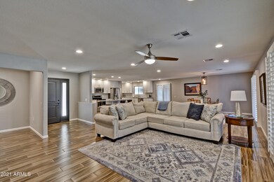 9866 W Highwood Ct, Sun City, AZ 85373 - photo 2