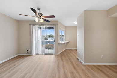 Unfurnished room featuring a ceiling fan and ligh