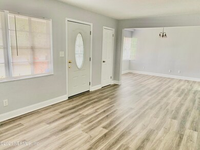 2435 Ormsby Cir W, Jacksonville, FL 32210 - photo 6