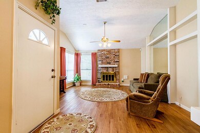 8426 Summertree Dr, Houston, TX 77040 - photo 5