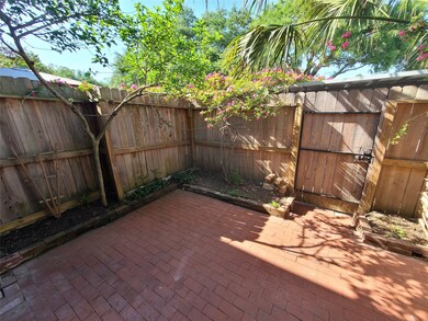 10152 Longmont Dr unit 38/10, Houston, TX 77042 - photo 2