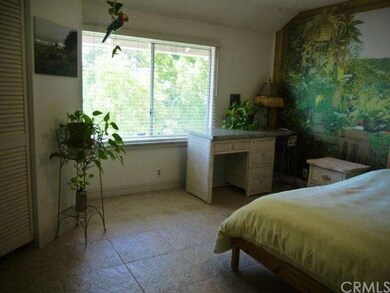 Large Master suite....with lots of light....tile f