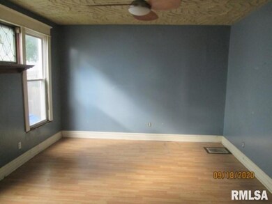 2136 W 5th St, Davenport, IA 52802 - photo 6