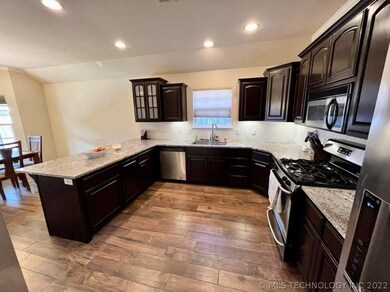 2013 E Queens St, Broken Arrow, OK 74012 - photo 2
