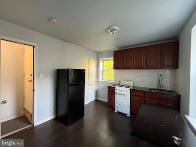 425 N 41st St unit 2ND FL FRONT, Philadelphia, PA 19104 - photo 4