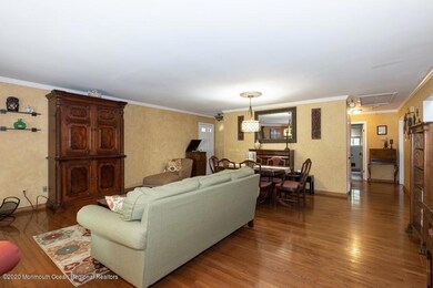 06_102BOWNECOURT_2010_LowRes