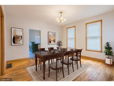 4 Dining 2954-Dupont-Ave-N,-Minneapolis,-MN-55411_