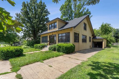 909 Elm St, Grinnell, IA 50112 - photo 2