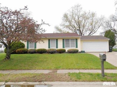4016 Cresthill Dr, Davenport, IA 52806 - photo 2