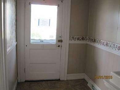 Entry/Foyer.