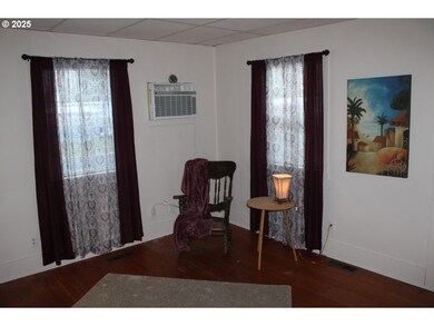 229 E Darwin St, Athena, OR 97813 - photo 4