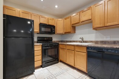 537 E Shag Bark Ln unit F, Streamwood, IL 60107 - photo 6