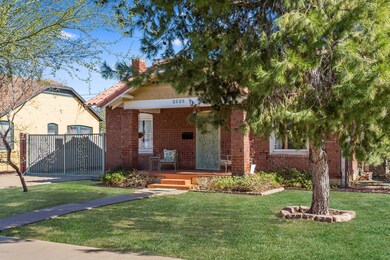 2525 N Edgemere porch