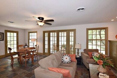 348 N Jefferson St, Batavia, IL 60510 - photo 5