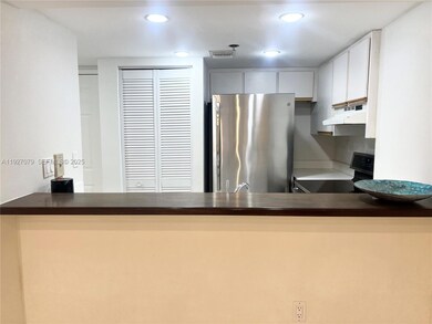 Brickell Key Two Condo unit 214, Miami, FL 33131 - photo 6