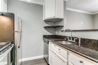 4525 Gilbert Ave unit 203, Dallas, TX 75219 - photo 4