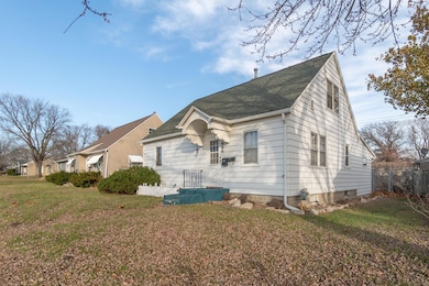 1526 Logan Ave, Waterloo, IA 50703 - photo 3