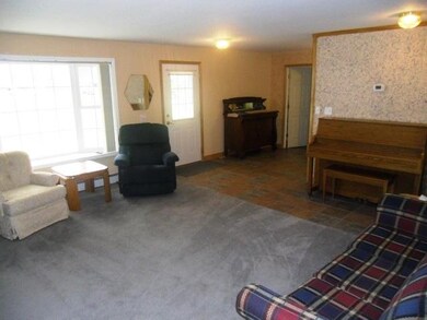 Allen Crk Living Rm 1