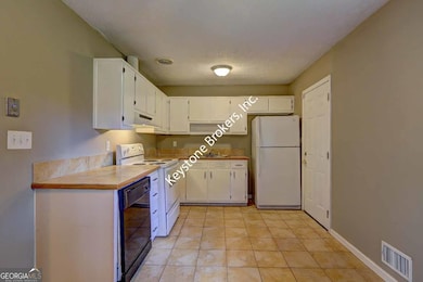 10119 Port Royal Ct, Jonesboro, GA 30238 - photo 3