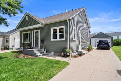 1120 24th St SE, Cedar Rapids, IA 52403 - photo 2