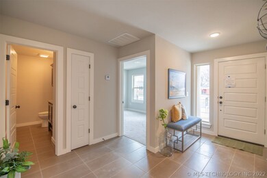 117 S Cedar Ave, Broken Arrow, OK 74012 - photo 5