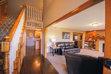 3709 SW Summerfield Dr, Topeka, KS 66610 - photo 2