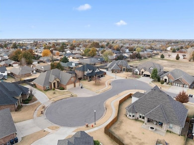 17709 Griffin Cove Ct, Edmond, OK 73012 - photo 3