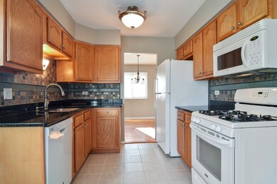 1080 Heathrow Ct, Wheaton, IL 60189 - photo 3